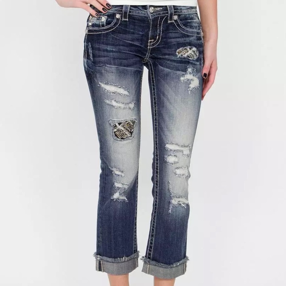 🎉 HP! 2X! 🎉 LIKE NEW! 🦋 Miss Me Distressed Cropped Jeans ✨